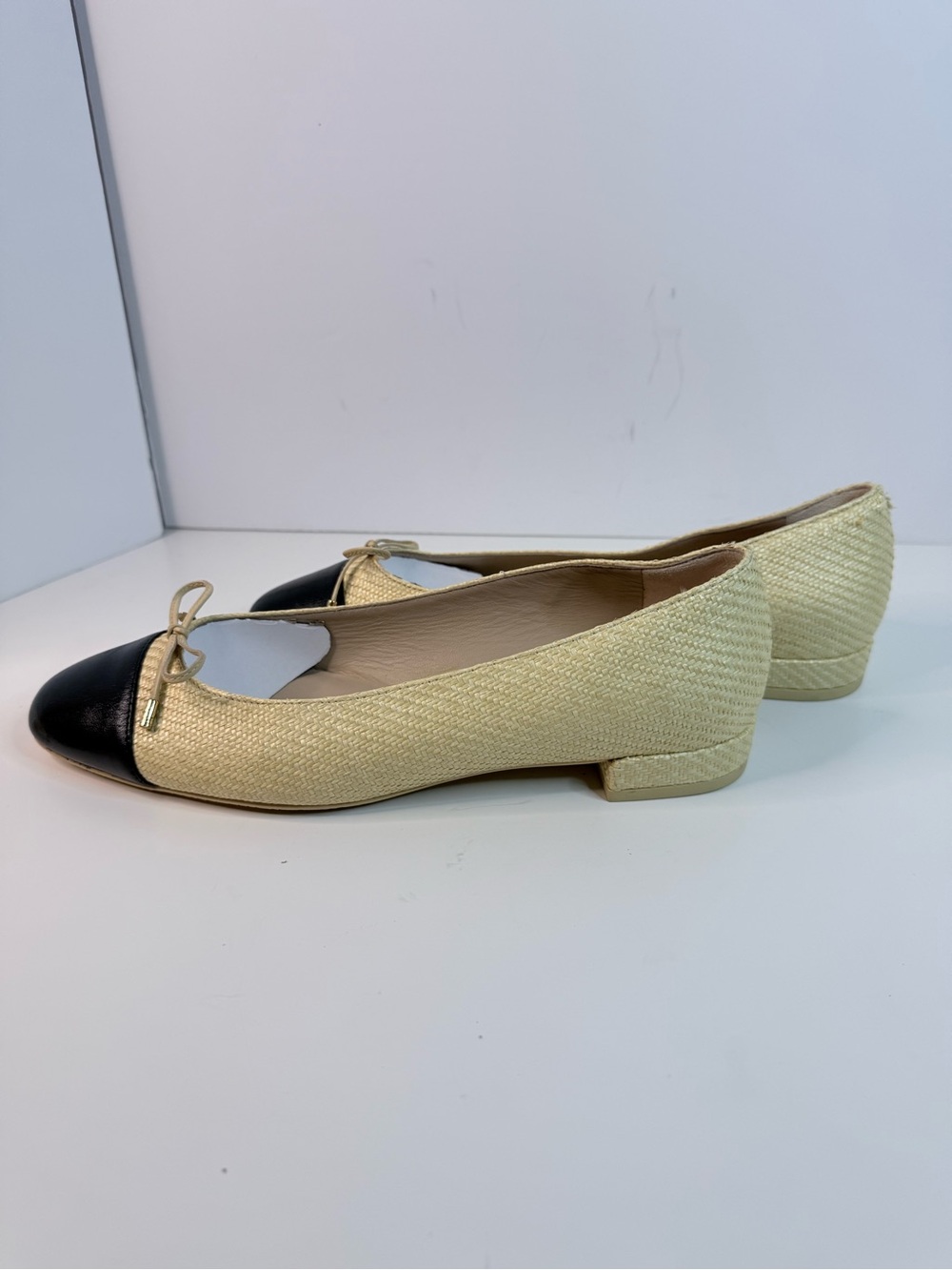 Stuart Weitzman Woven Raffia Black Cap Toe Bow Flats Size 9B